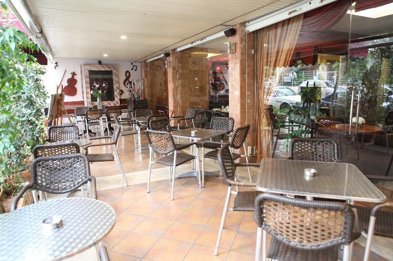 Mozart Hotel Beirute Exterior foto